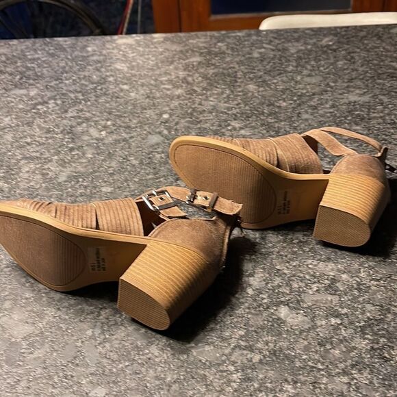 Qupid Ankle Booties Strappy cutout plus back zipper very cool expensive looking - Picture 7 of 7